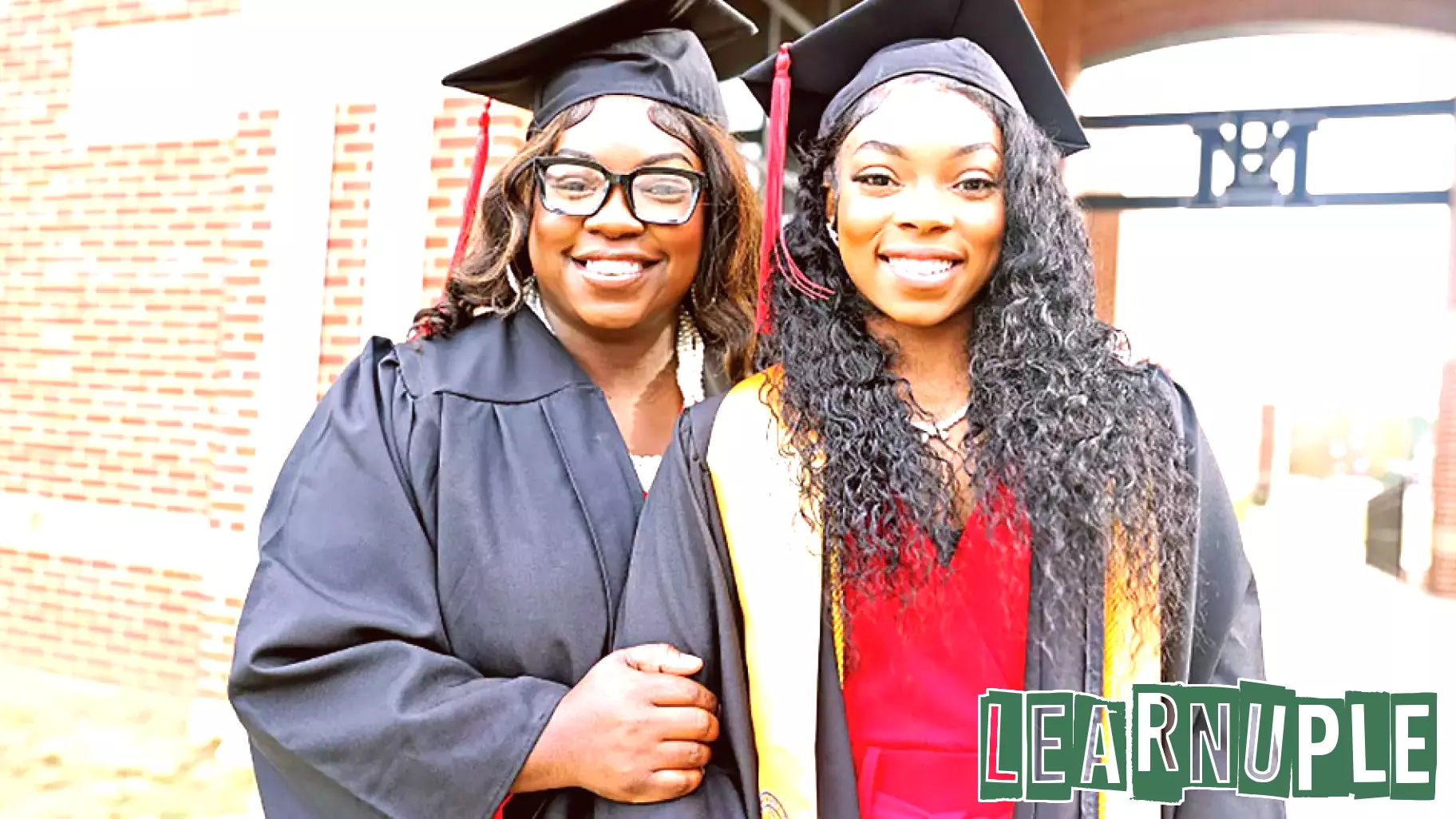 A Remarkable Milestone: Mother-Daughter Duo Achieves Graduation Together